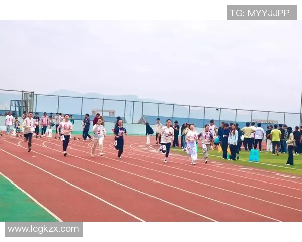 北大杯足球赛激情开踢学子们展现青春风采与团队精神